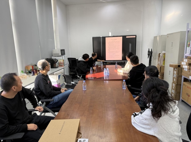 网络与信息中心《中华人民共和国教师法》集体学习